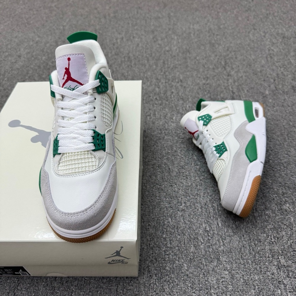 Pine Green Air Jordan 4s - Picture 4 of 10